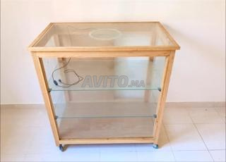 واجهة مخبزة فيترينا لعرض الخبز والحلويات