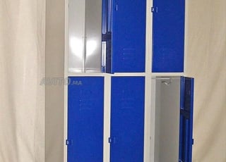 Armoire casier vestiaire métallique 4 portes stock