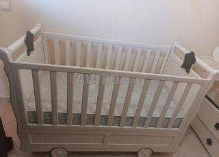 Ensemble Lit/Matelas & Commode Bébé - Bois Massif