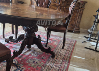 Vente salle à manger avec 6 chaises et buffet.