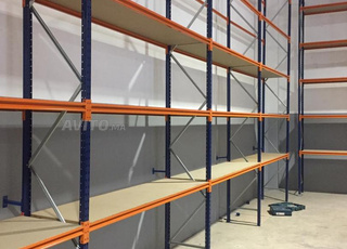 Rayonnage mi lourd, robuste et pratique, idéal pour les entrepôts.