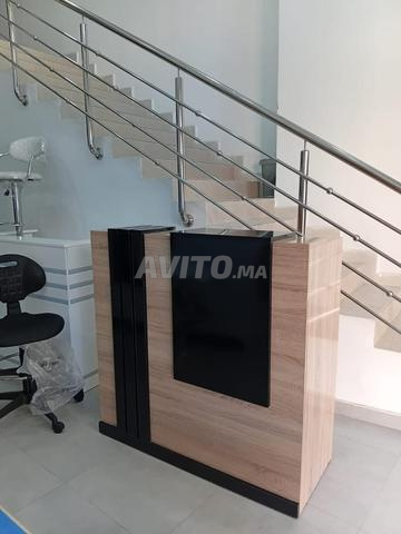 Bureaux d'accueil modernes avec des designs professionnels et de haute qualité