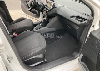 Peugeot 208 toutes options Peugeot White edition