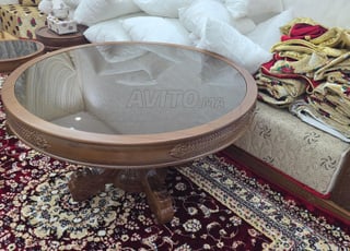 Table de salon et banquettes