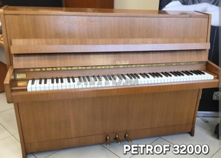 بيانو Petrof