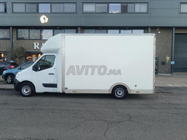 Services de transport terrestre international vers et depuis l'Europe et l'Angleterre.