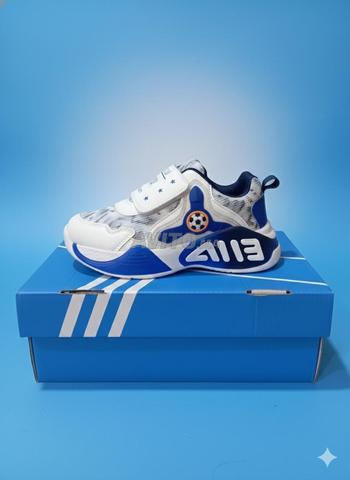 Baskets pour jeunes enfants, lumineuses et uniques sur le marché