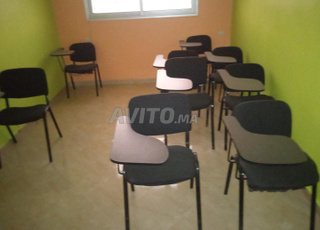 Chaises et tables à vendre