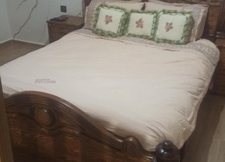 Lit double en bois massif