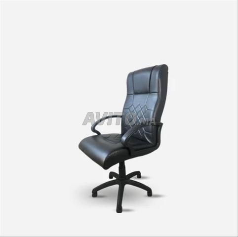 كرسي عملي وبسيط – Chaise Simple et Fonctionnelle - 2