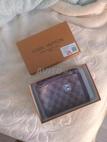 مجموعة Louis Vuitton محفظة وشاح وقبعة لم تستخدم - 2