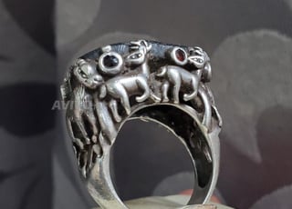 Bague en argent antique avec pierre de météorite