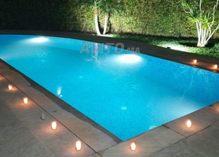 فيلا فاخرة للإيجار في المنزه