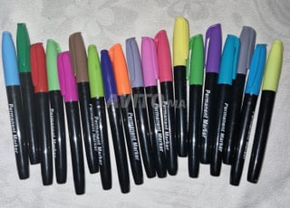 Crayons de couleur cire, bois et feutres