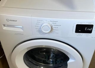 Laveuse, réfrigérateur, chauffe-eau, meubles jdid