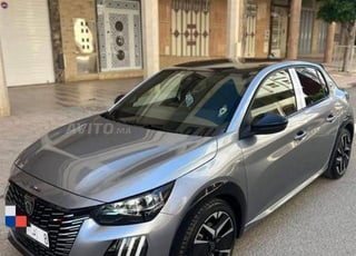 Peugeot 208 Diesel Manuelle 2024 à Rabat