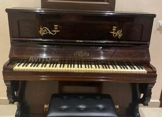 بيانو قديم