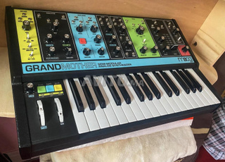 Moog Grandmother synthétiseur analogique
