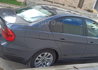 BMW 318i encore propre