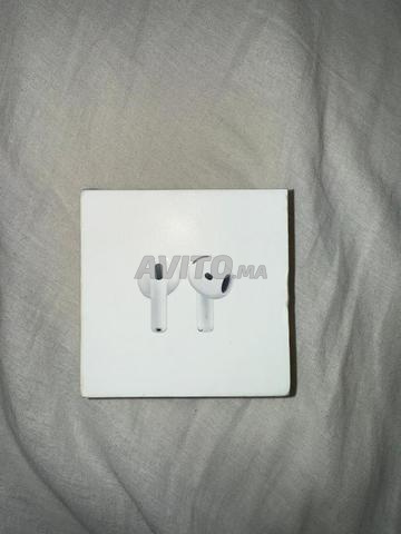 ايربودز 4 الأصلي جديد مع علبة الشحن