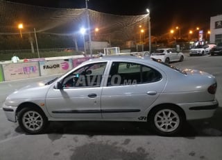 Renault mélange classique modèle 2002 à vendre
