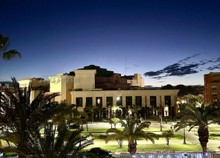Appart avec WIFI piscine face palais des congrès
