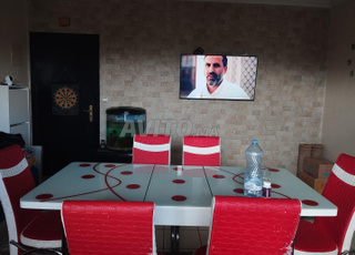 Grande table à manger extensible