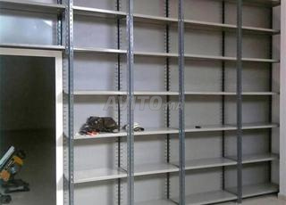 أرفف معدنية متينة مثالية للمستودعات