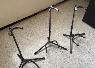 3 Supports de guitare 100 dh chaque