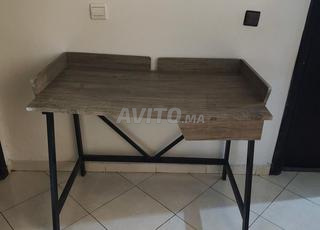 مكتب عمل - حالة جيدة جدا