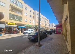 Local Commercial avec Mezzanine