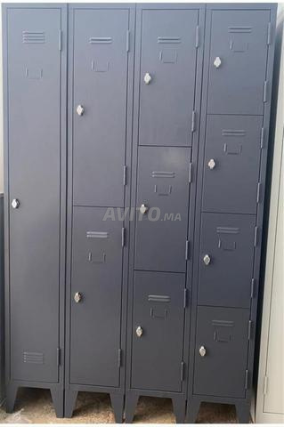 خزانة بباب جرار ومفصلي معدنية