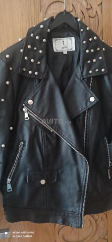 سترة سوداء من الجلد الأسود مقاس XL للنساء