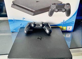 Ps4 Slim avec 200 jeux