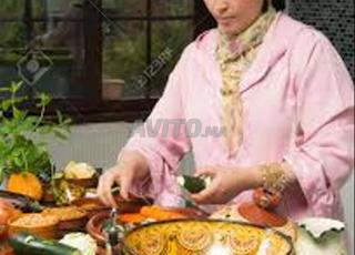 امرأة منزل جادة