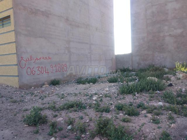 Terrain à vendre d'une superficie de 88 mètres carrés équipé de Bathlata