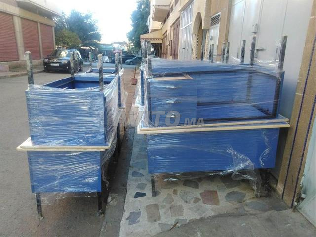 مقاعد مدرسية متينة وسهلة التنظيف