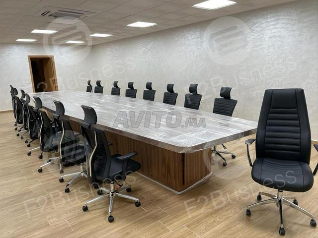 Chaque réunion réussie commence par une table unique 💼✨