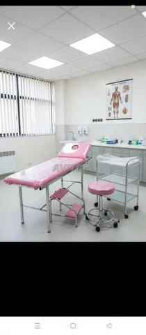 أثاث طبي - خزانة وكرسي ومعدات