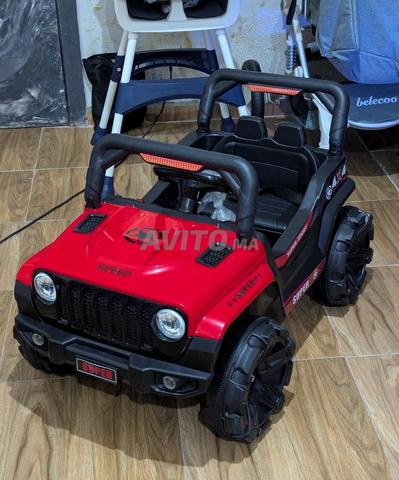 سيارة كهربائية للأطفال مع جهاز تحكم عن بعد