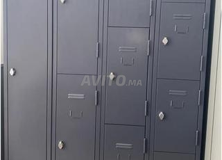 خزانة بباب جرار ومفصلي معدنية