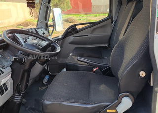 Camionnette Canter Fuso