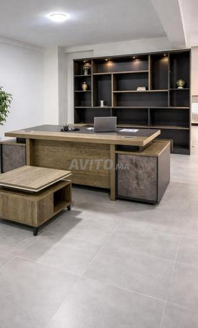 Bureau de direction avec armoire et table d'appoint au design moderne