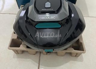 روبوت لتنظيف حمامات السباحة