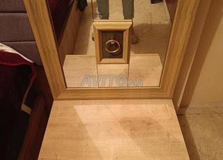 تسريحة طاولة بجانب السرير مع مرآة