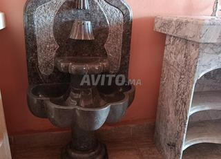 نافورة جدارية من الرخام الرمادي الداكن