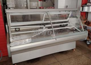 2 Vitrines bombée professionnelle en très bon état