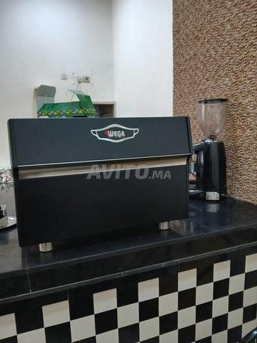 بيع معدات مقهى في حالة جيدة جدا