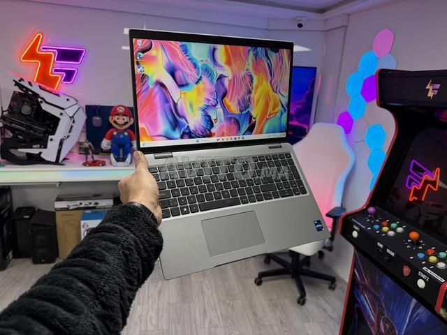 Dell Latitude 5540 FHD IPS i5-1345U 16Go ram 256G