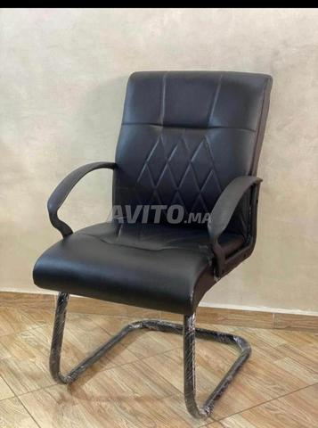 كرسي مكتبي متعدد الاستعمالات بتصميم متين وأنيق